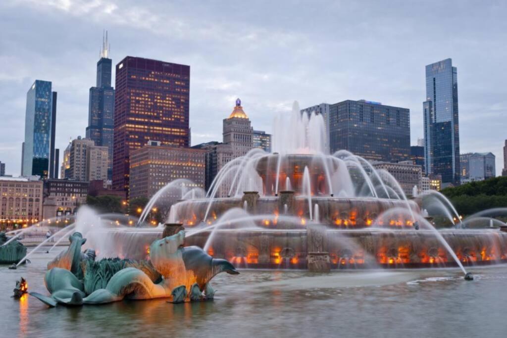 Spacious 2Br Vacation Rental With City View, Optional Parking And Gym Near Mccormick Place & Downtown Chicago Attractions ภายนอก รูปภาพ
